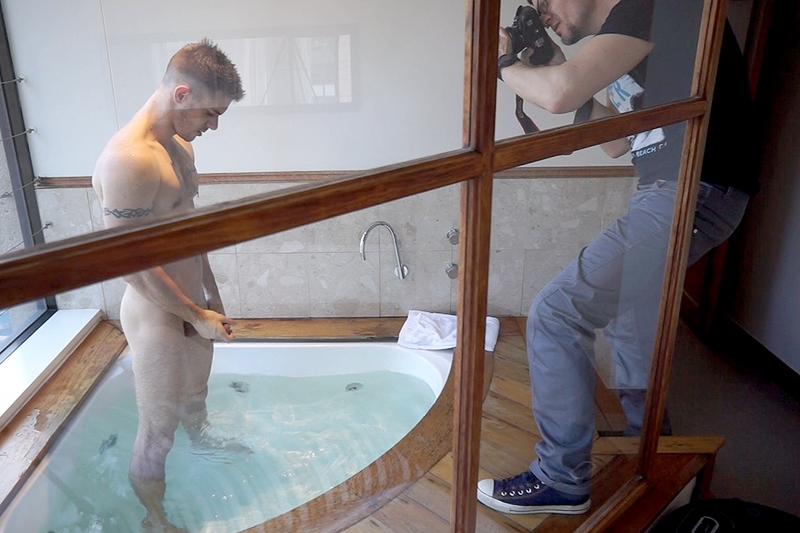 BentleyRace sexy Aussie guy Skippy Baxter solo model stark bollock naked water bath tub stroking large cock 007 tube video gay porn gallery sexpics photo - Skippy Baxter jerks his huge dick in the hot tub